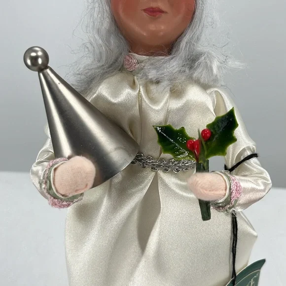 Byers Choice Caroler “Spirit of Christmas Past” from A Christmas Carol 9” - Picture 5 of 7